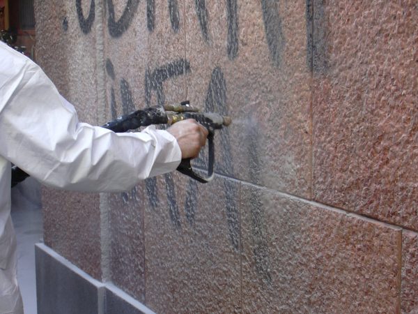 PULIZIA GRAFFITI