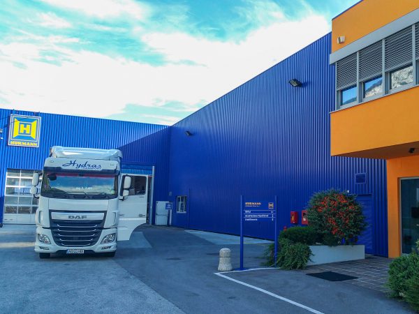 PULIZIA E VERNICIATURA CAPANNONI INDUSTRIALI