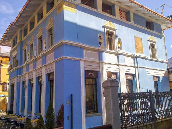 APPLICAZIONE DECORI E RESINE