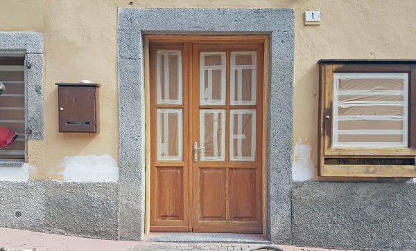 Risanamento antico portone in legno