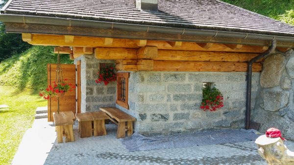 Sabbiatura e risanamento casa da monte